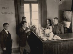 Fotografi nga momenti i pirjes së kafes para fillimit të punës!