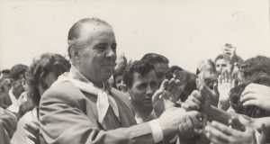 Enver Hoxha – Nga ndërprerja e bursës në Francë te kujtimet e shkollës në Gjirokastër