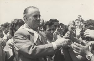 Enver Hoxha – Nga ndërprerja e bursës në Francë te kujtimet e shkollës në Gjirokastër