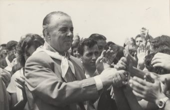 Enver Hoxha – Nga ndërprerja e bursës në Francë te kujtimet e shkollës në Gjirokastër