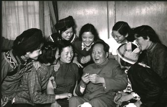 Në Pekin, 1958 – Kur Ramiz Alia dhe Hysni Kapo shkëmbyen strategji me drejtuesit e Kinës