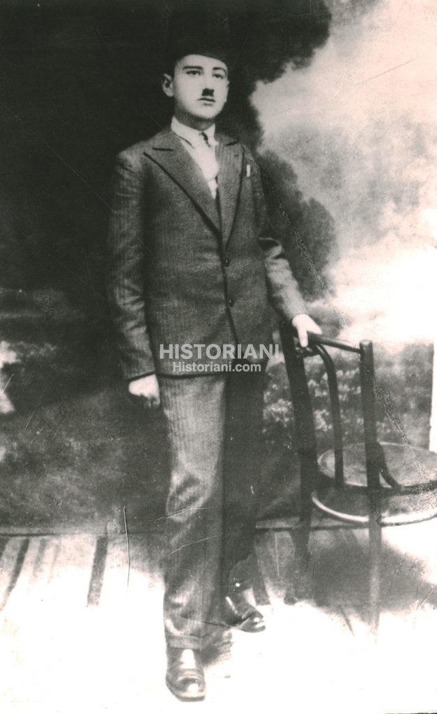 Fotografi e Haxhi Lleshit dalë në Beograd më 1934